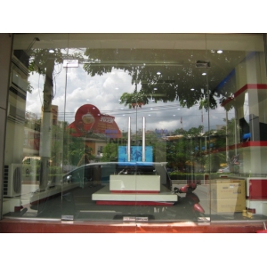 Cửa kính cường lực - Công Ty TNHH Phát Triển Thương Mại Việt Nhật